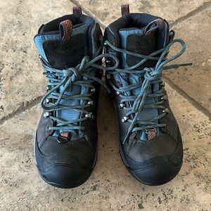 Keen hiking boots women’s size 5.5